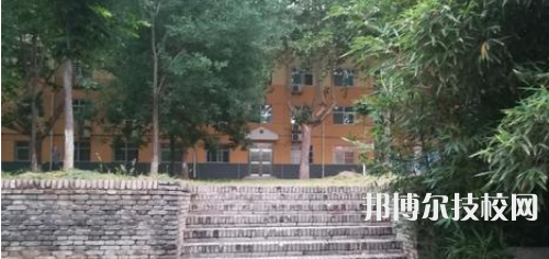 長慶石油學(xué)校地址在哪里