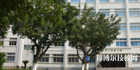 四川理工技師學(xué)院2021年招生辦聯(lián)系電話