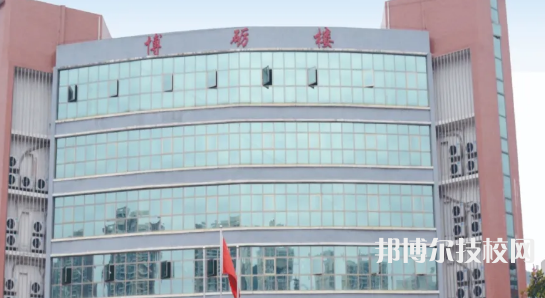 <em></em><em></em>	 畢節(jié)七星關(guān)中等職業(yè)學(xué)校2021年招生簡(jiǎn)章