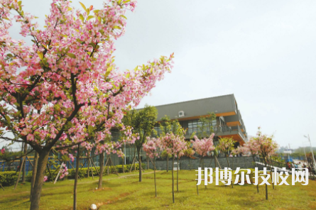 重慶北碚職業(yè)教育中心2022年報名條件、招生要求、招生對象