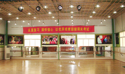 揚州文化藝術(shù)學(xué)校2021年招生辦聯(lián)系電話