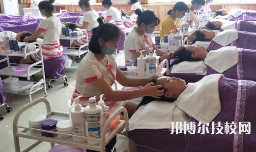 三都水族自治民族中等職業(yè)技術(shù)學(xué)校2021年招生辦聯(lián)系電話