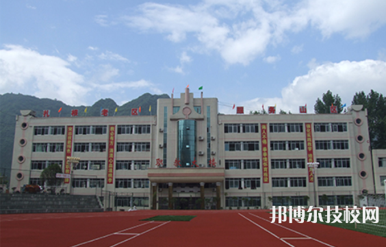 重慶城口職業(yè)教育中心2022年招生辦聯(lián)系電話