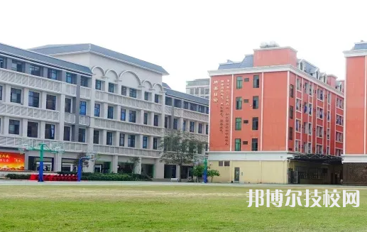 平塘中等職業(yè)學(xué)校2021年招生辦聯(lián)系電話