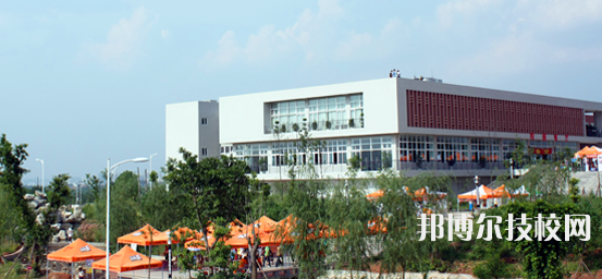 成都工業(yè)職業(yè)技術學校地址在哪里