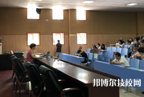 奉化區(qū)職業(yè)教育中心學(xué)校2