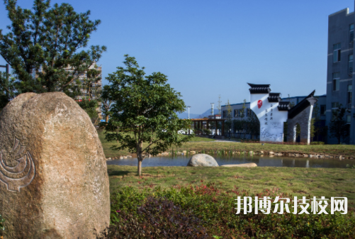 寧波奉化區(qū)工貿(mào)旅游學(xué)校2