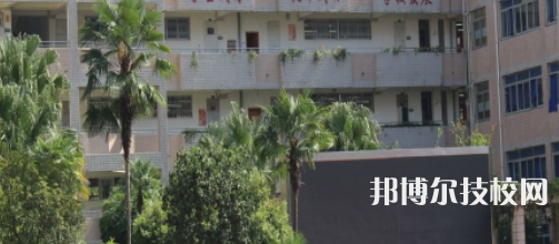 四川成都財(cái)貿(mào)職業(yè)高級中學(xué)校2021年宿舍條件