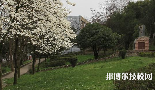 貴州交通運(yùn)輸學(xué)校2021年招生辦聯(lián)系電話