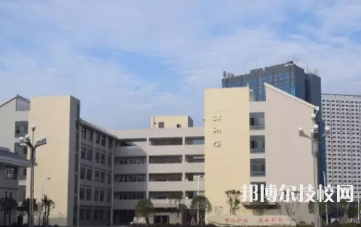 桐梓中等職業(yè)學(xué)校2021年招生辦聯(lián)系電話