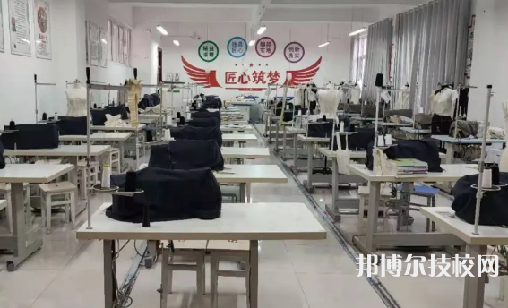 紫云自治民族職業(yè)技術(shù)中學(xué)2021年報名條件、招生要求、招生對象
