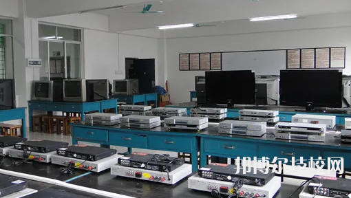 紫云自治民族職業(yè)技術中學2021年招生辦聯(lián)系電話