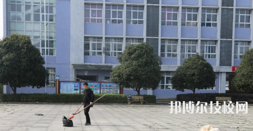 甕安中等職業(yè)學(xué)校2021年招生辦聯(lián)系電話