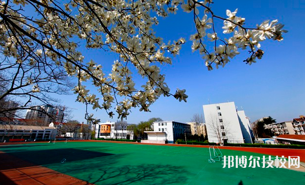 沙河衛(wèi)生學(xué)校2021年招生辦聯(lián)系電話