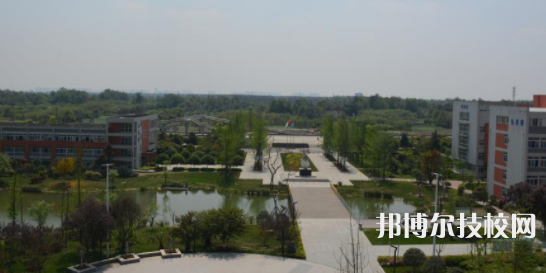 成都鐵路衛(wèi)生學(xué)校2021年報名條件、招生要求、招生對象