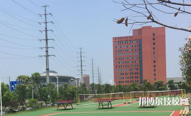 秦皇島渤?？萍贾械葘I(yè)學校2021年招生辦聯(lián)系電話