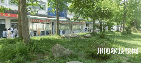 四川育英醫(yī)養(yǎng)科技技工學(xué)校2021年招生辦聯(lián)系電話