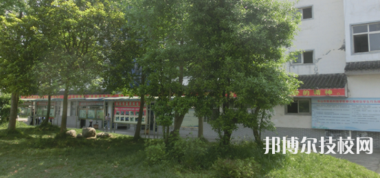 四川育英醫(yī)養(yǎng)科技技工學(xué)校地址在哪里