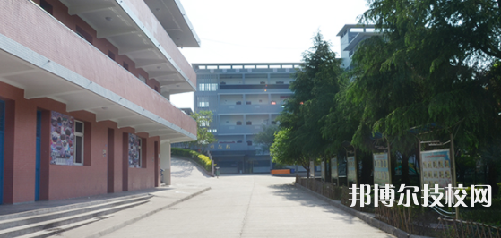 四川自貢電子信息職業(yè)技術(shù)學(xué)校2021年招生辦聯(lián)系電話