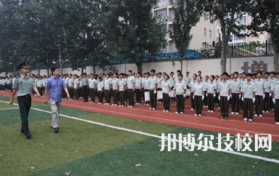 河北科技工程學(xué)校2021年招生辦聯(lián)系電話