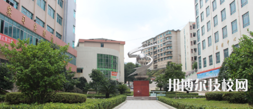 貴州電子信息高級(jí)技工學(xué)校2021年招生辦聯(lián)系電話