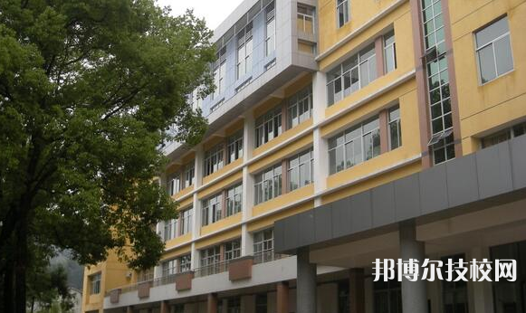 石家莊萬搏中等專業(yè)學(xué)校2021年學(xué)費(fèi)、收費(fèi)多少