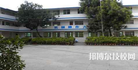 攀枝花商貿(mào)電子職業(yè)技術(shù)學(xué)校2021年招生辦聯(lián)系電話