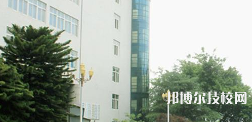 攀枝花華森職業(yè)學(xué)校2021年招生辦聯(lián)系電話