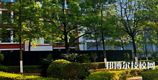 攀枝花經貿旅游學校2021年招生辦聯系電話