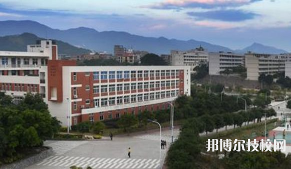 獻(xiàn)縣中等專業(yè)學(xué)校地址在哪里