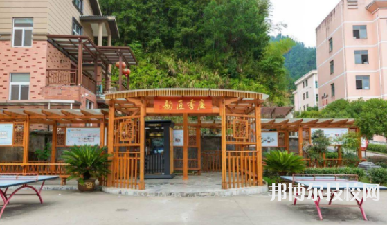 衢州市旅游學(xué)校4