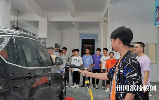 黔西南英才職業(yè)技術(shù)學(xué)校2021年報(bào)名條件、招生要求、招生對(duì)象