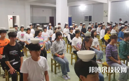 黔西南英才職業(yè)技術(shù)學(xué)校2021年招生辦聯(lián)系電話