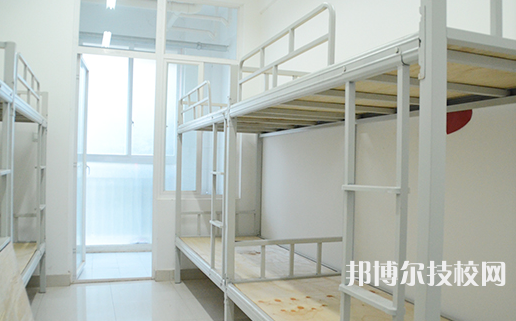 承德騰飛學(xué)校2022年宿舍條件