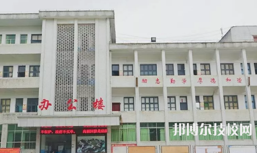 丹寨民族職業(yè)技術(shù)學(xué)校2022年報名條件、招生要求、招生對象