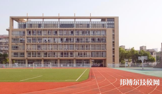 保定明星汽車工程學(xué)校2022年學(xué)費(fèi)、收費(fèi)多少