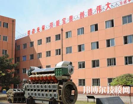 河北機(jī)車技師學(xué)院2022年招生辦聯(lián)系電話