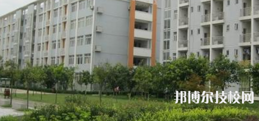 四川商貿(mào)學(xué)校2022年學(xué)費、收費多少