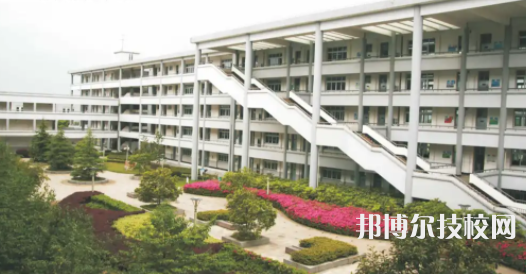 寧波鎮(zhèn)海區(qū)職業(yè)教育中心學校2