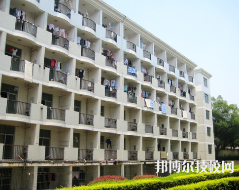西安利君醫(yī)藥技工學(xué)校2023年報(bào)名條件、招生要求、招生對(duì)象