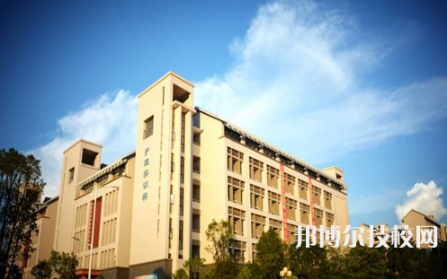 河源衛(wèi)生學(xué)校2022年招生辦聯(lián)系電話