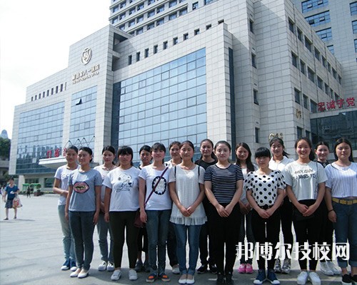柳州醫(yī)學(xué)高等專科學(xué)校附屬中等衛(wèi)生學(xué)校2023年招生辦聯(lián)系電話