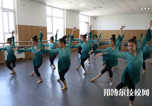 蘭州慈愛(ài)實(shí)驗(yàn)藝術(shù)職業(yè)學(xué)校怎么樣、好不好