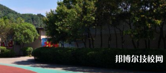 成都經(jīng)濟技術開發(fā)區(qū)職業(yè)技術學校2022年招生辦聯(lián)系電話