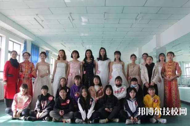 敦煌藝術旅游中等專業(yè)學校2022年招生辦聯(lián)系電話