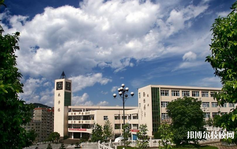 重慶萬州技工學校2022年招生辦聯(lián)系電話
