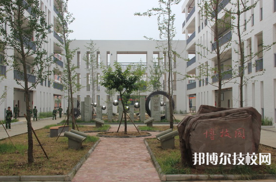 眉山華西航空旅游學(xué)校地址在哪里