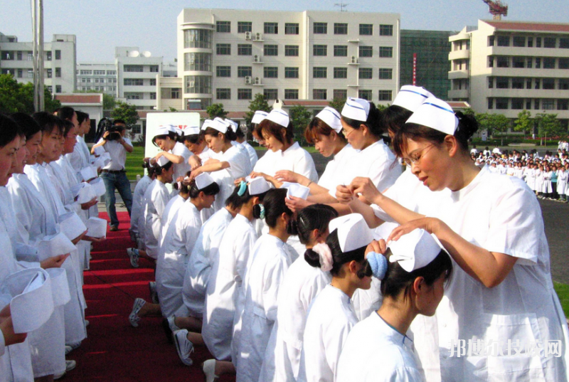唐山衛(wèi)生學(xué)校2022年報(bào)名條件、招生要求、招生對象