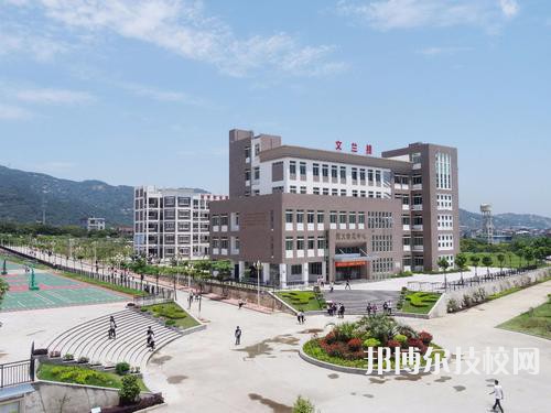 玉林華港中等職業(yè)技術學校2023年地址在哪里