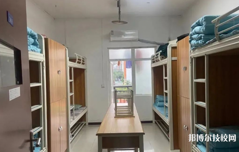 重慶青山工業(yè)技工學校2022年宿舍條件